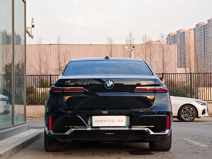 2023 BMW i7