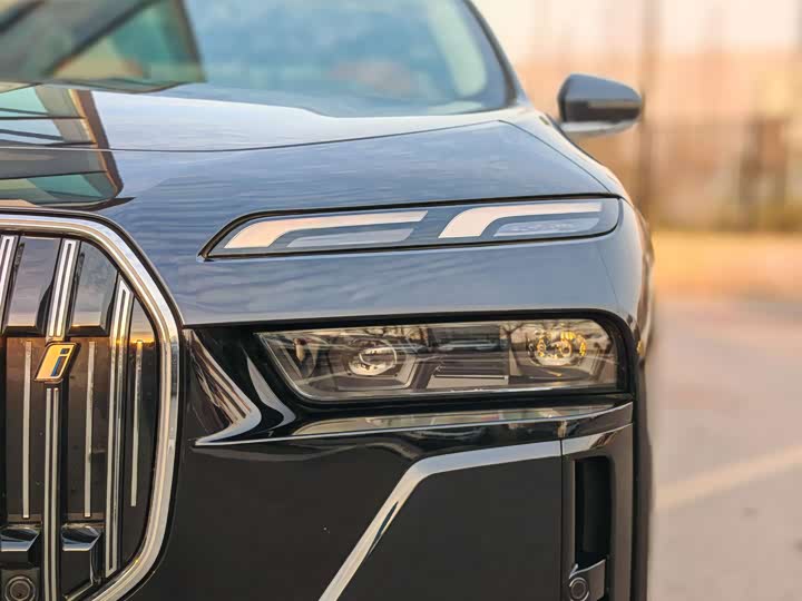 BMW i7 2023 2023款 eDrive50L 领先M运动套装