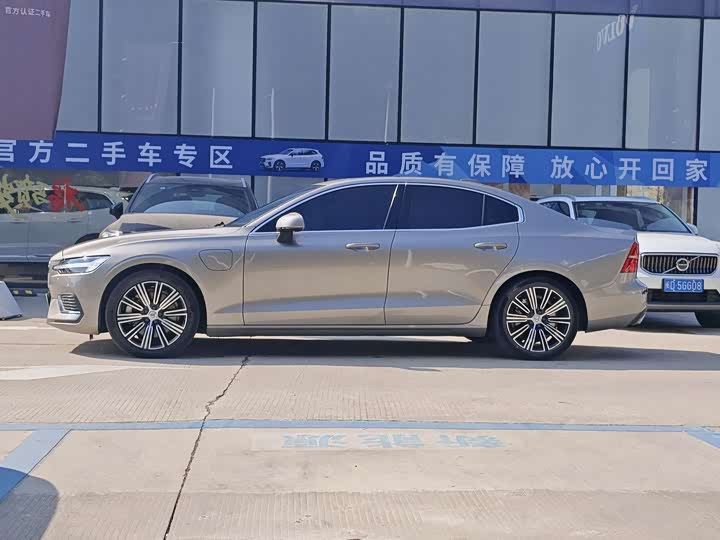 Volvo S60 Hybrid 2022 2022款 T8 E驱混动 四驱智逸豪华版