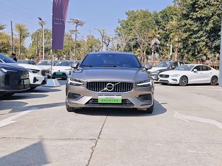 Volvo S60 Hybrid 2022 2022款 T8 E驱混动 四驱智逸豪华版