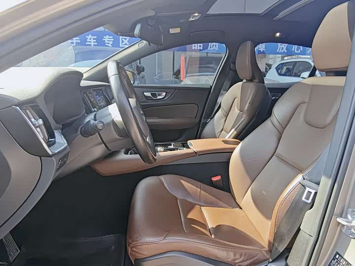 Volvo S60 Hybrid 2022 2022款 T8 E驱混动 四驱智逸豪华版