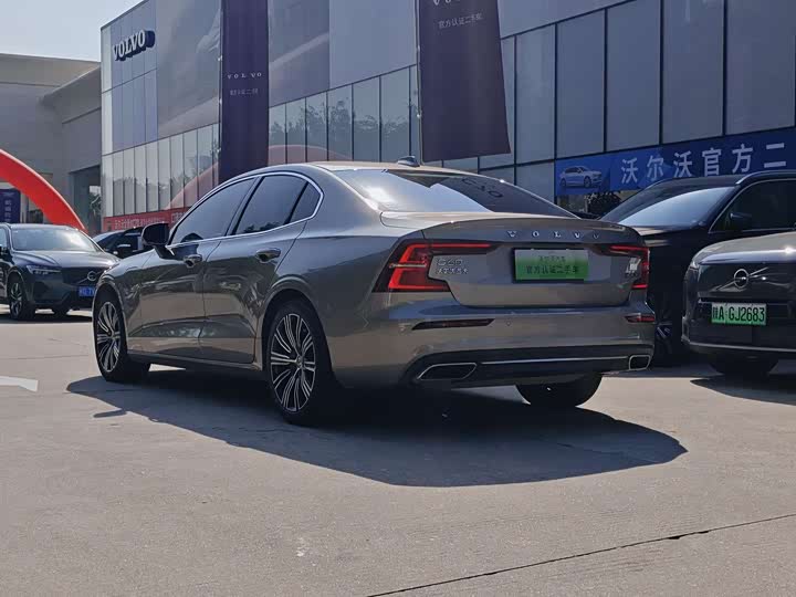 Volvo S60 Hybrid 2022 2022款 T8 E驱混动 四驱智逸豪华版