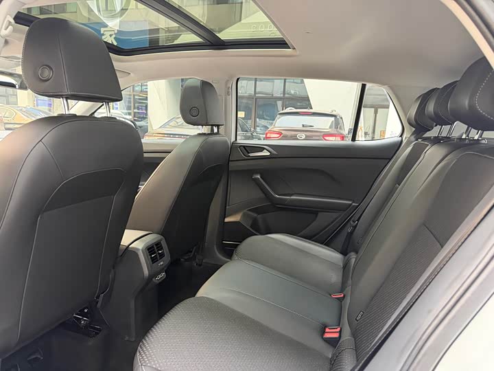 Volkswagen Tacqua 2023 2023款 200TSI DSG R-Line智联版