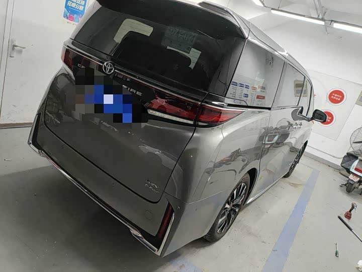 Toyota Vellfire 2024 2024款 皇冠 双擎 2.5L 至尊版
