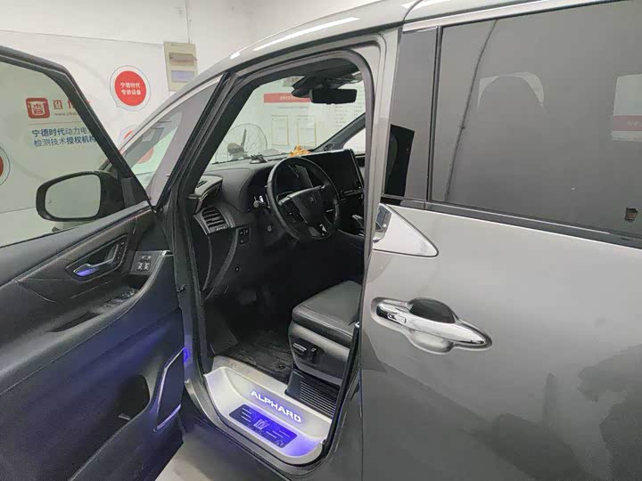 Toyota Vellfire 2024 2024款 皇冠 双擎 2.5L 至尊版