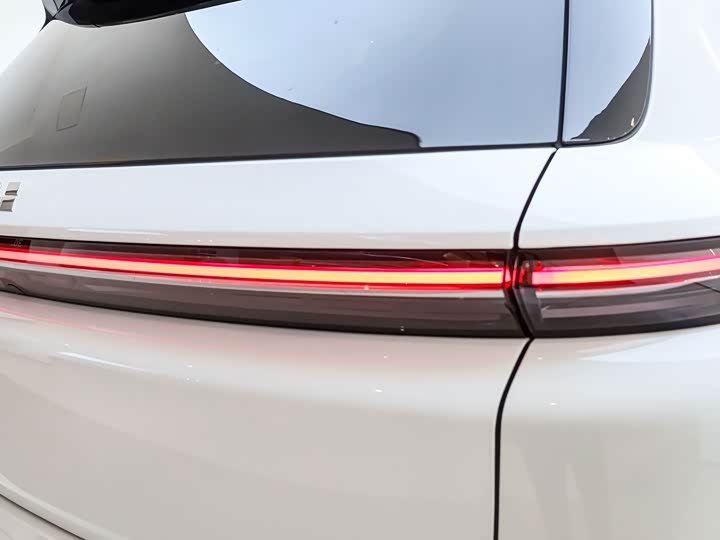 LiXiang L8 2025 2025款 Ultra 智能焕新版