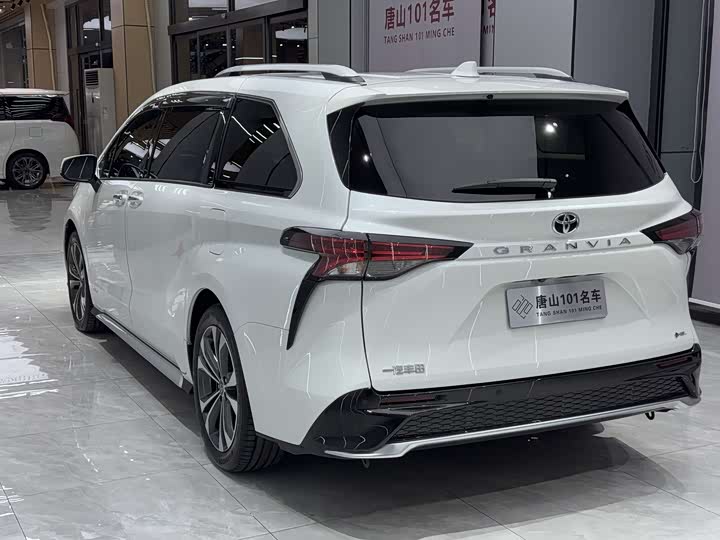 Toyota Granvia 2024 2024款 2.5L混动 尊爵ULTRA版
