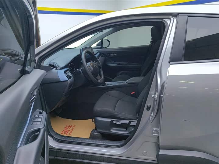 Toyota Izoa 2021 2021款 双擎 2.0L 奕享版