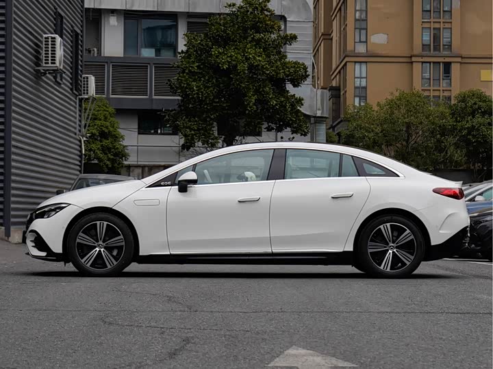 2025 Mercedes-Benz EQE