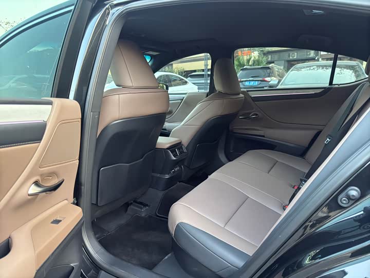 Lexus ES 2025 2025款 300h 臻享版