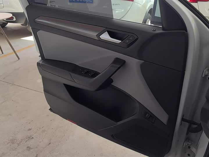 Volkswagen T-Roc 2023 2023款 300TSI DSG两驱辰光版