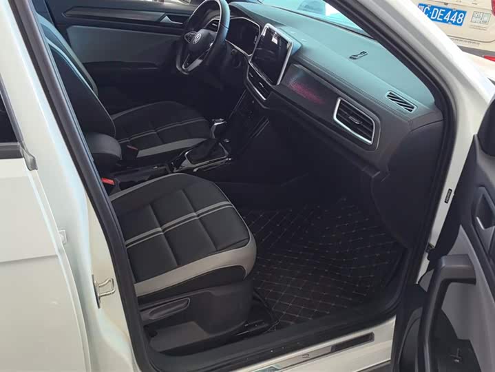 Volkswagen T-Roc 2023 2023款 300TSI DSG两驱辰光版