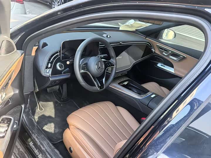 Mercedes-Benz E-Class Hybrid 2024 2024款 E 350 e L 插电式混合动力运动轿车