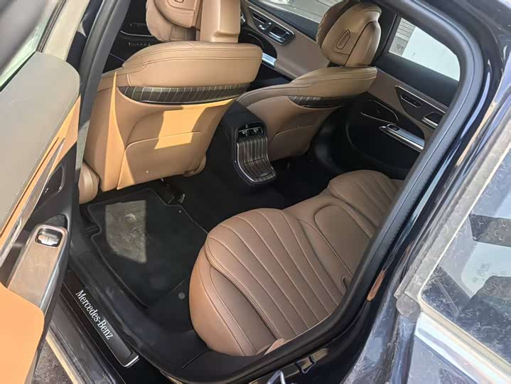 Mercedes-Benz E-Class Hybrid 2024 2024款 E 350 e L 插电式混合动力运动轿车