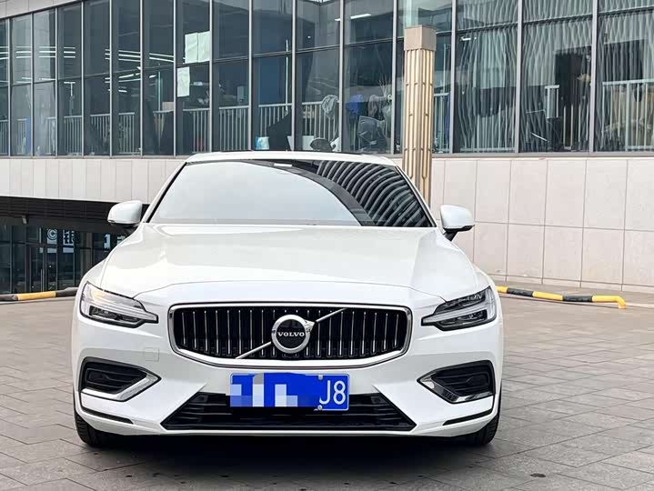 Volvo S60 2025 2025款 B4 智逸豪华版