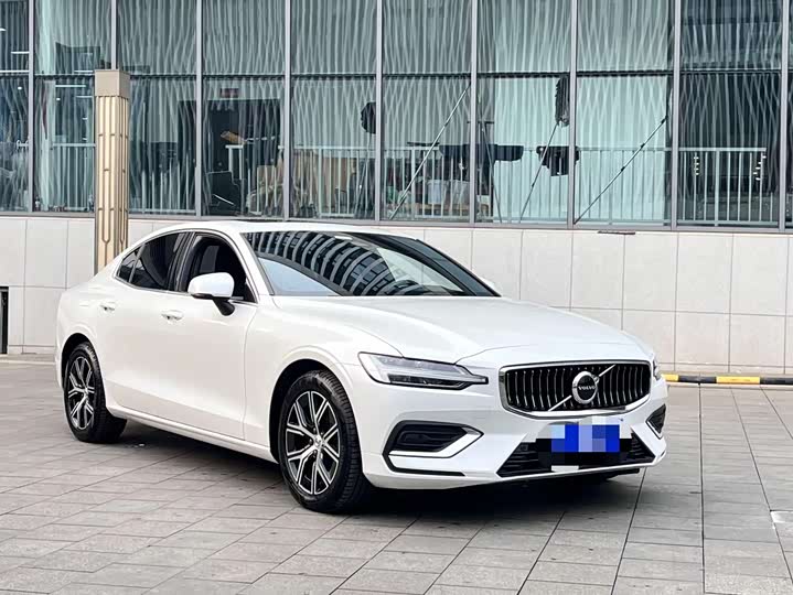 Volvo S60 2025 2025款 B4 智逸豪华版