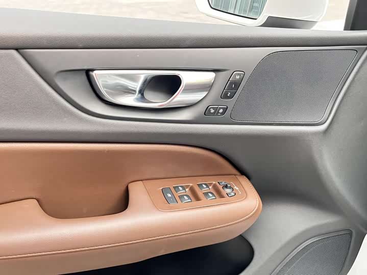 Volvo S60 2025 2025款 B4 智逸豪华版