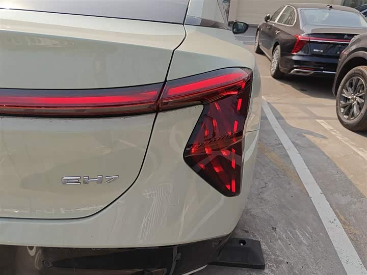 Hongqi EH7 2025 2025款 690 智选版