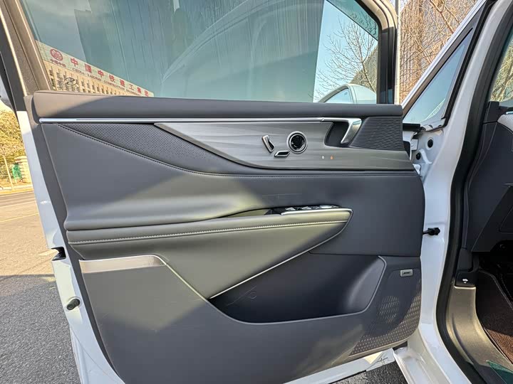 Buick GL8 ES 2025 2025款 陆尊 尊享版