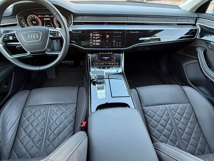 Audi A8 2025 2025款 A8L 50 TFSI quattro 臻选型