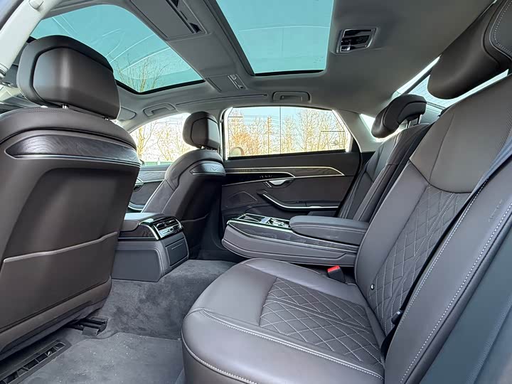 Audi A8 2025 2025款 A8L 50 TFSI quattro 臻选型