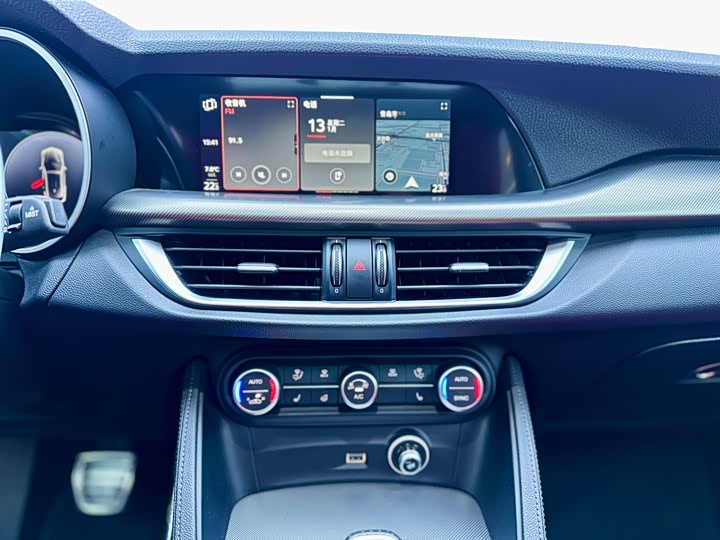 Alfa Romeo Stelvio 2023 2023款 2.0T 280HP Veloce赛道版