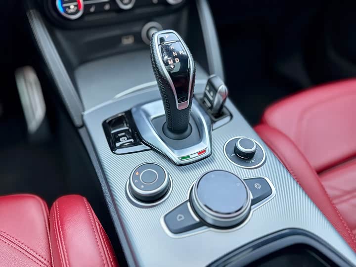 Alfa Romeo Stelvio 2023 2023款 2.0T 280HP Veloce赛道版