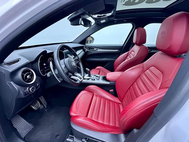 Alfa Romeo Stelvio 2023 2023款 2.0T 280HP Veloce赛道版