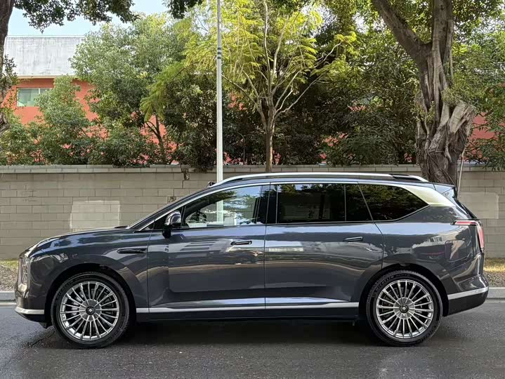 GAC Hyptec HL 2025 2025款 700 Ultra六座四驱激光雷达版