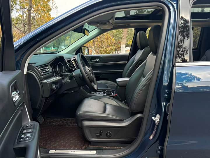 Jeep Grand Commander 2022 2022款 2.0T 四驱豪华版