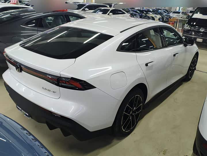 Changan UNI-V Hybrid 2024 2024款 蓝鲸智电iDD 136km 智酷型