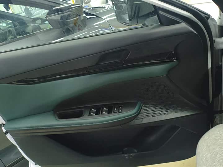 Changan UNI-V Hybrid 2024 2024款 蓝鲸智电iDD 136km 智酷型