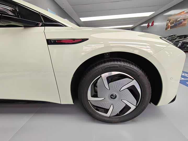 Hongqi EH7 2025 2025款 690 智选版