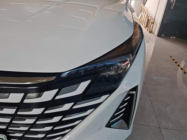 Changan UNI-Z Hybrid 2024 2024款 蓝鲸智电iDD 125km 卓越型