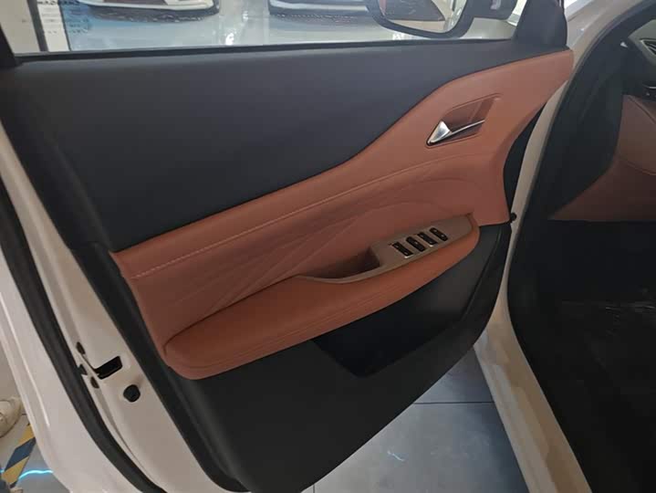 Changan UNI-Z Hybrid 2024 2024款 蓝鲸智电iDD 125km 卓越型