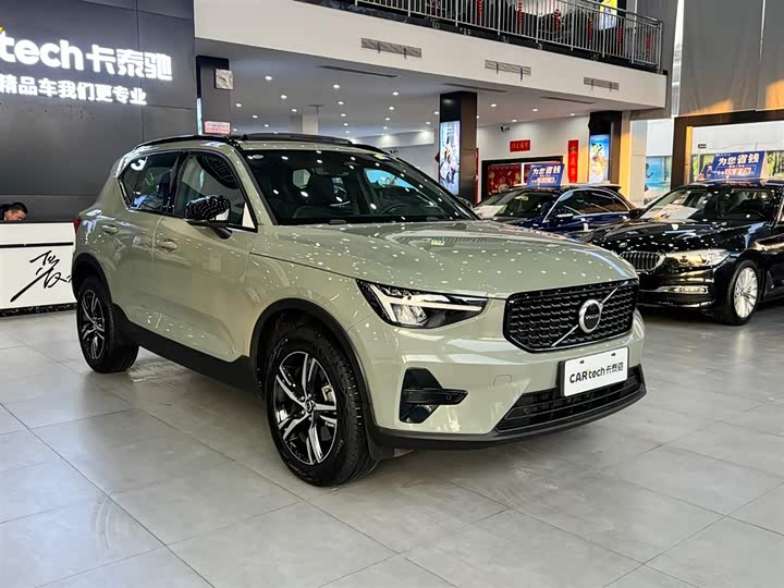 2025 Volvo XC40