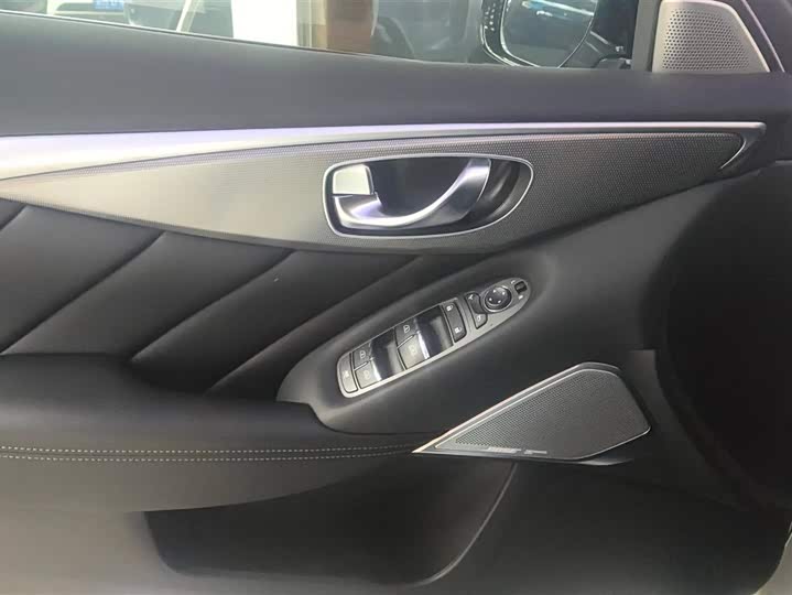 Infiniti Q50L 2018 2018款 2.0T 进享版 国VI