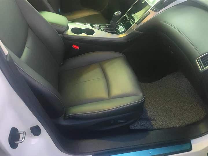 Infiniti Q50L 2018 2018款 2.0T 进享版 国VI