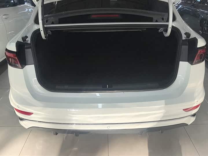 Geely Emgrand 2025 2025款 第4代 1.5L CVT龙腾版