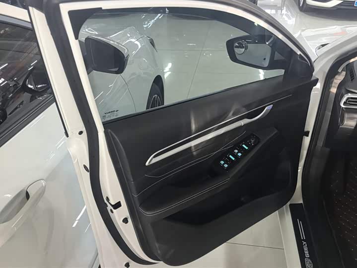 Geely Emgrand 2025 2025款 第4代 1.5L CVT龙腾版