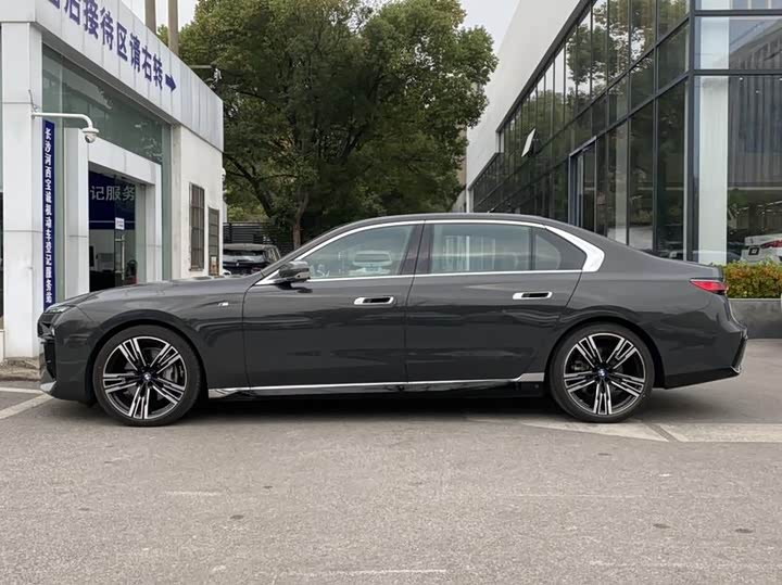 BMW 7 Series 2023 2023款 740Li 尊享型 M运动套装