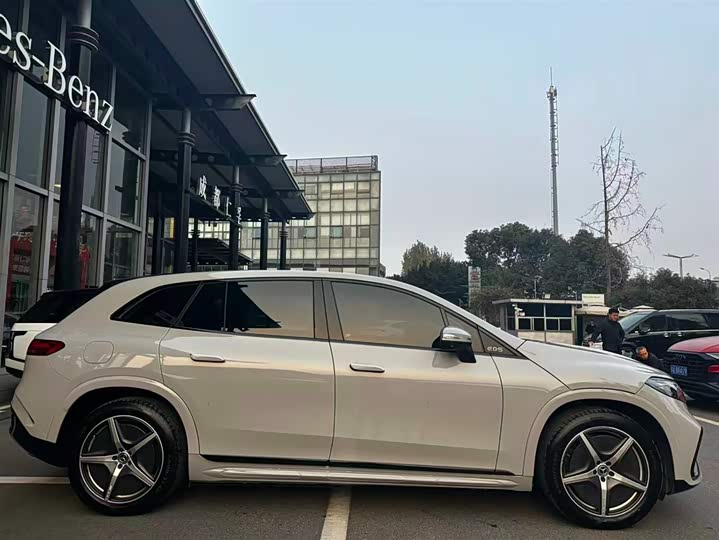 2023 Mercedes-Benz EQS SUV