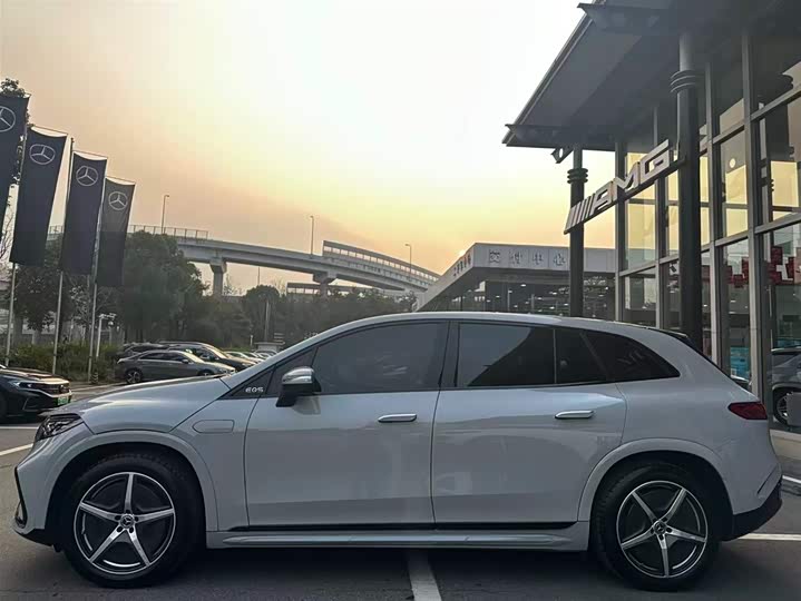 Mercedes-Benz EQS SUV 2023 2023款 450 4MATIC 先锋版