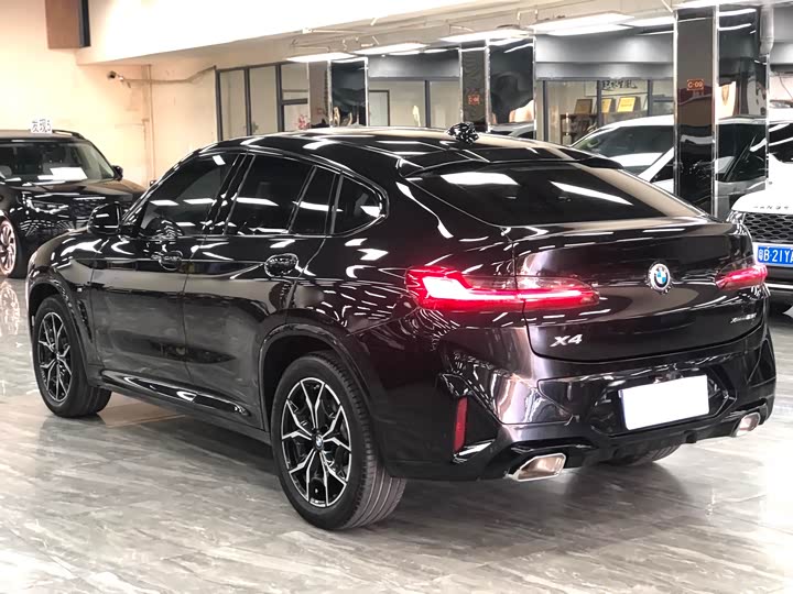 2022 BMW X4