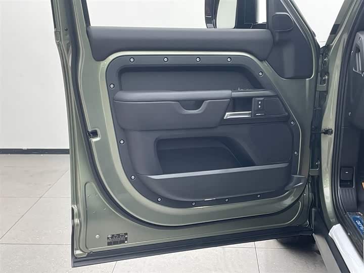 Land Rover Defender 2025 2025款 110 3.0T P400 X-Dynamic HSE