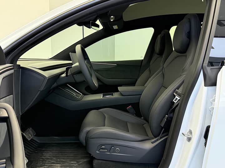 Tesla Model Y 2025 2025款 长续航全轮驱动版