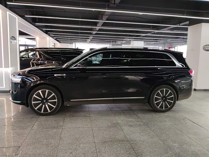 Aito M9 2025 2025款 增程 Ultra版 52kWh 6座版