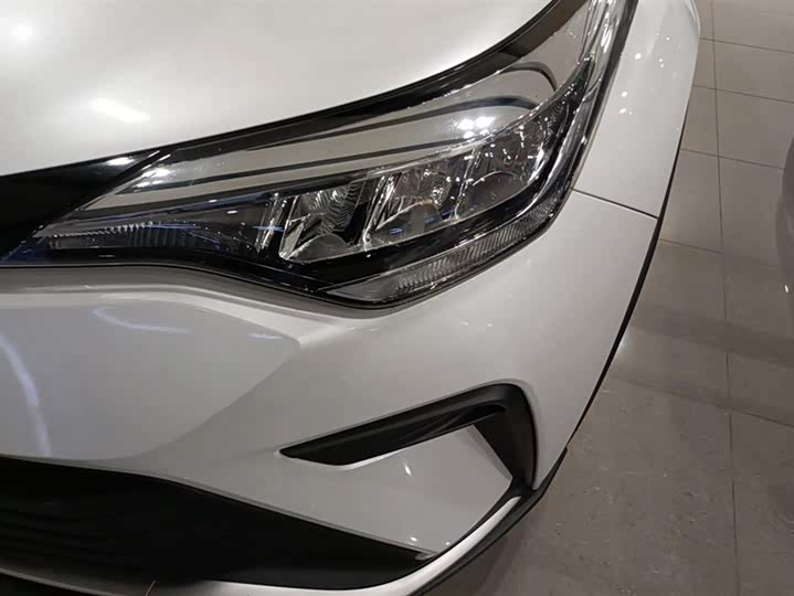 Toyota Izoa 2021 2021款 双擎 2.0L 奕享版