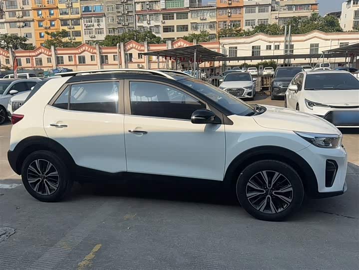 Kia KX1 2021 2021款 1.4L CVT趣享天窗款