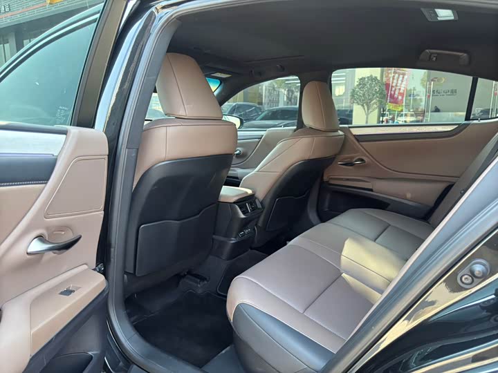 Lexus ES 2025 2025款 300h 臻享版